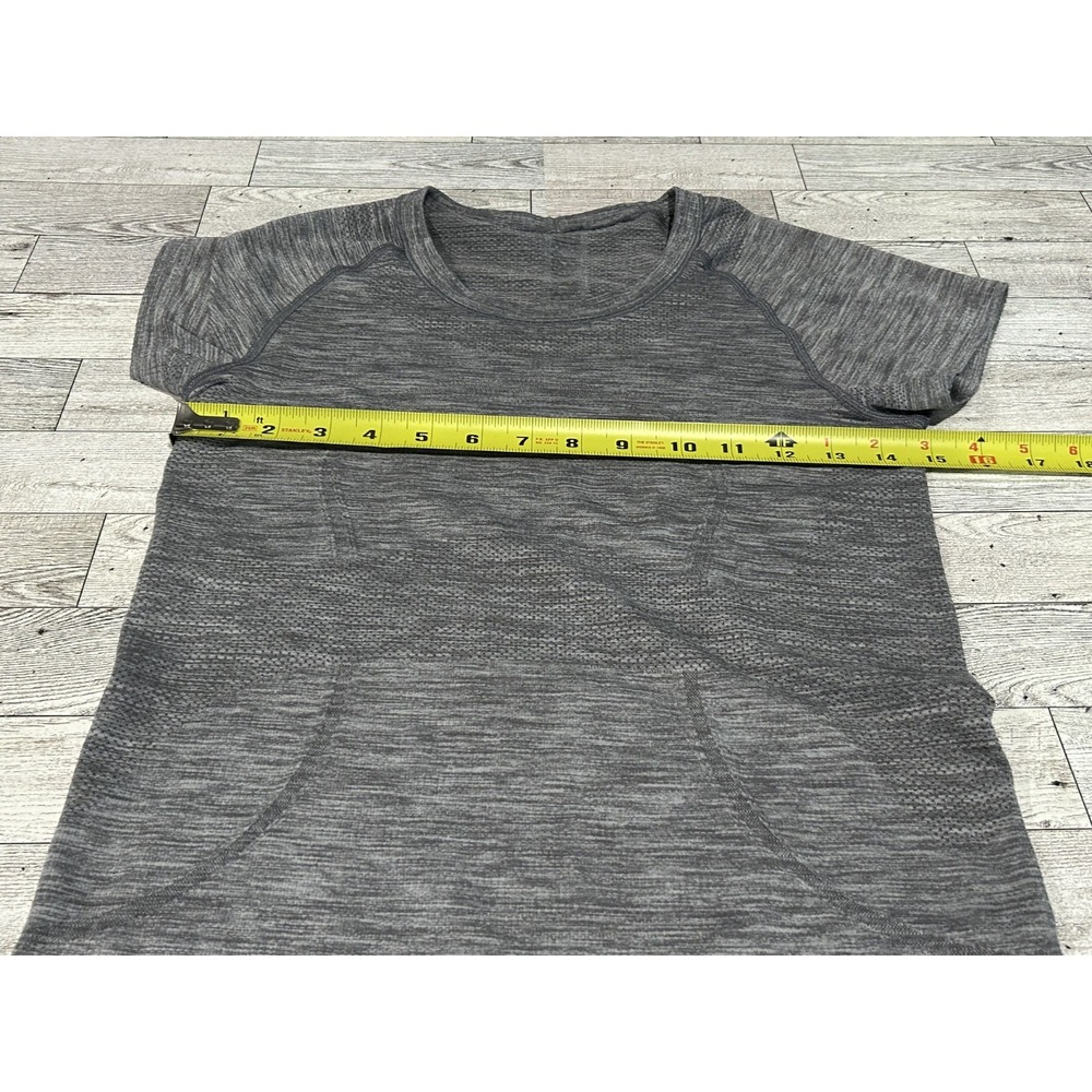 Lululemon Size 6 Heathered Gray Swiftly Tech Short Sleeve Top Workout Run Active - Picture 6 of 8